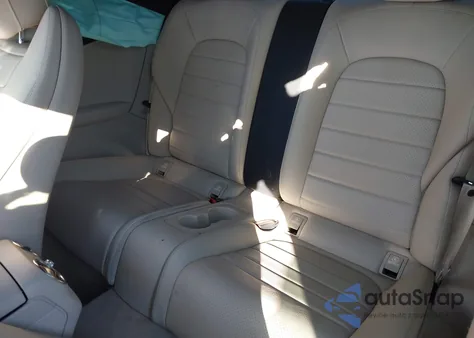 2017 Mercedes-Benz C 300 z USA, uszkodzony, nr VIN WDDWJ4JB4HF384166